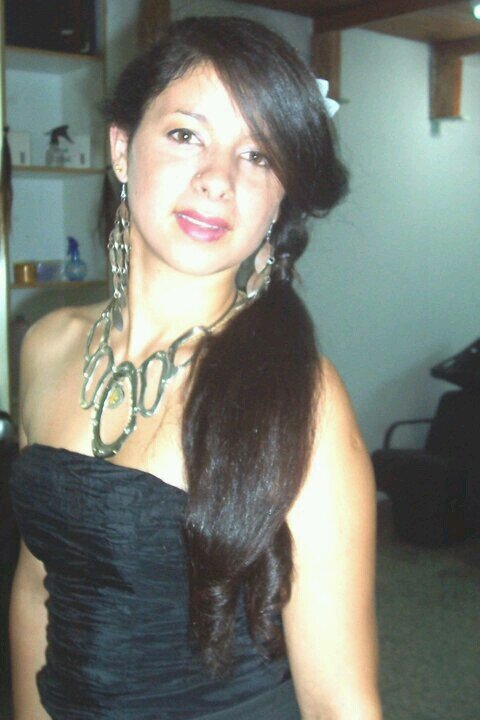 bs.as /locutora,grabo cortes xra afuera... amo la radio mi flia y a dios por sobre todo!