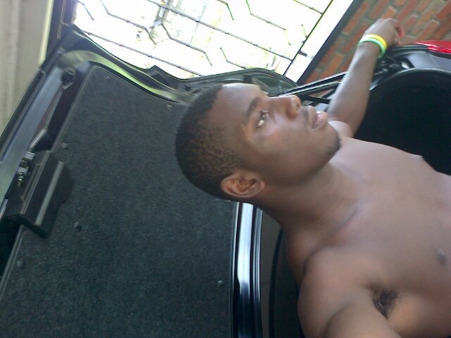 I'm 18 years old. I'm single . I'm smart funny ,cool .  I love songs like: popcaan,akon,eminem,shaggy.bruno mars ,tommy lee. And u cod ping 2b728b1c if u like