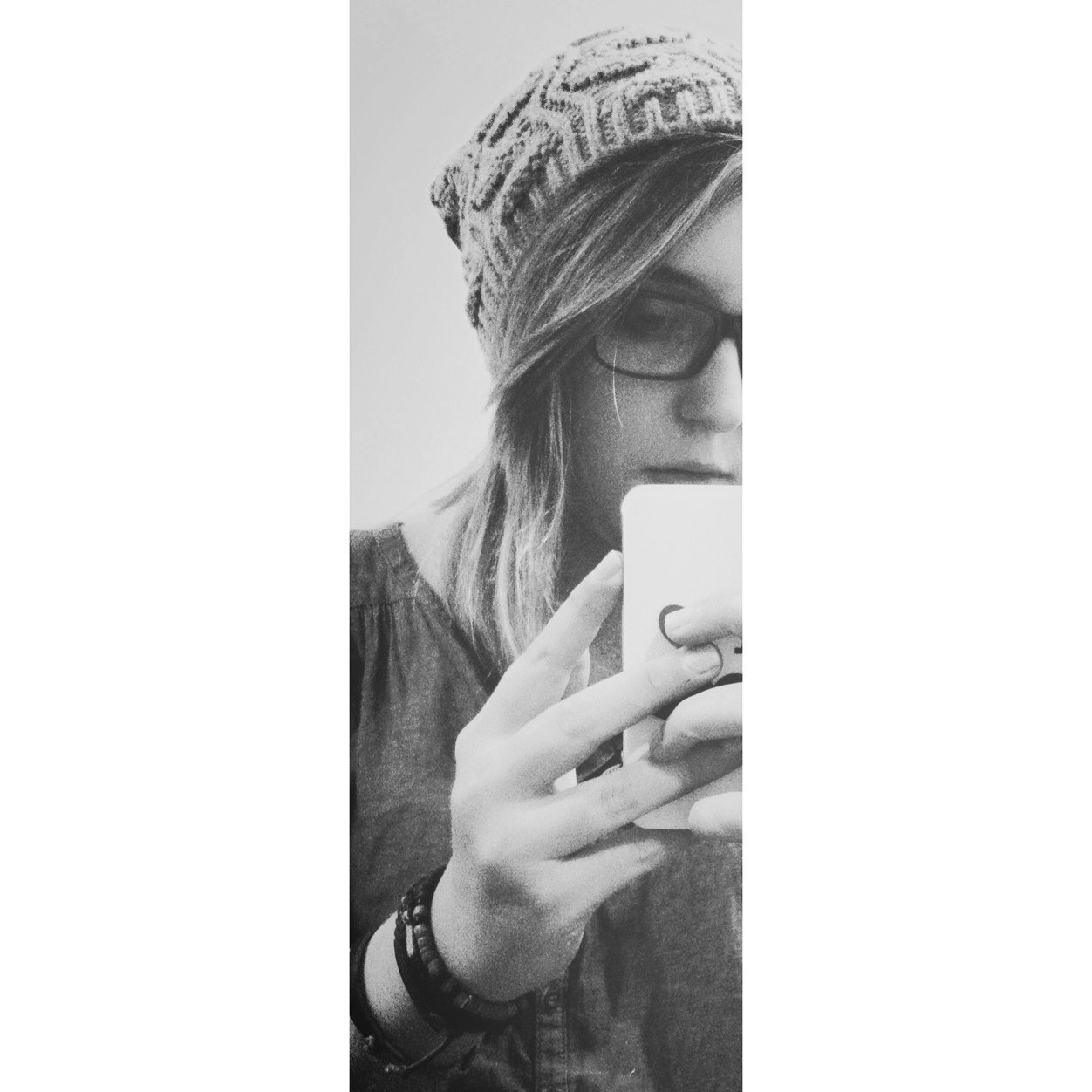 MagdaNwhavsr's profile picture. yeah, i guess this is my life.