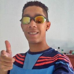 Eu persigo um sonho pra riqueza vim me perseguir !
