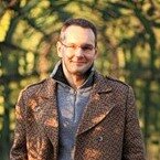 Айфон покупают не для того, чтобы по нему говорить, а чтобы говорить о нём.