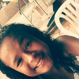 Não se engane com sorrisos, os falsos também sabem sorrir.