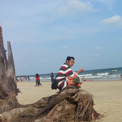 DMRCmenk's profile picture. (°￣︶￣°)perlakukanlah orang lain seperti hal лｿª dirimu ingin d perlakukan