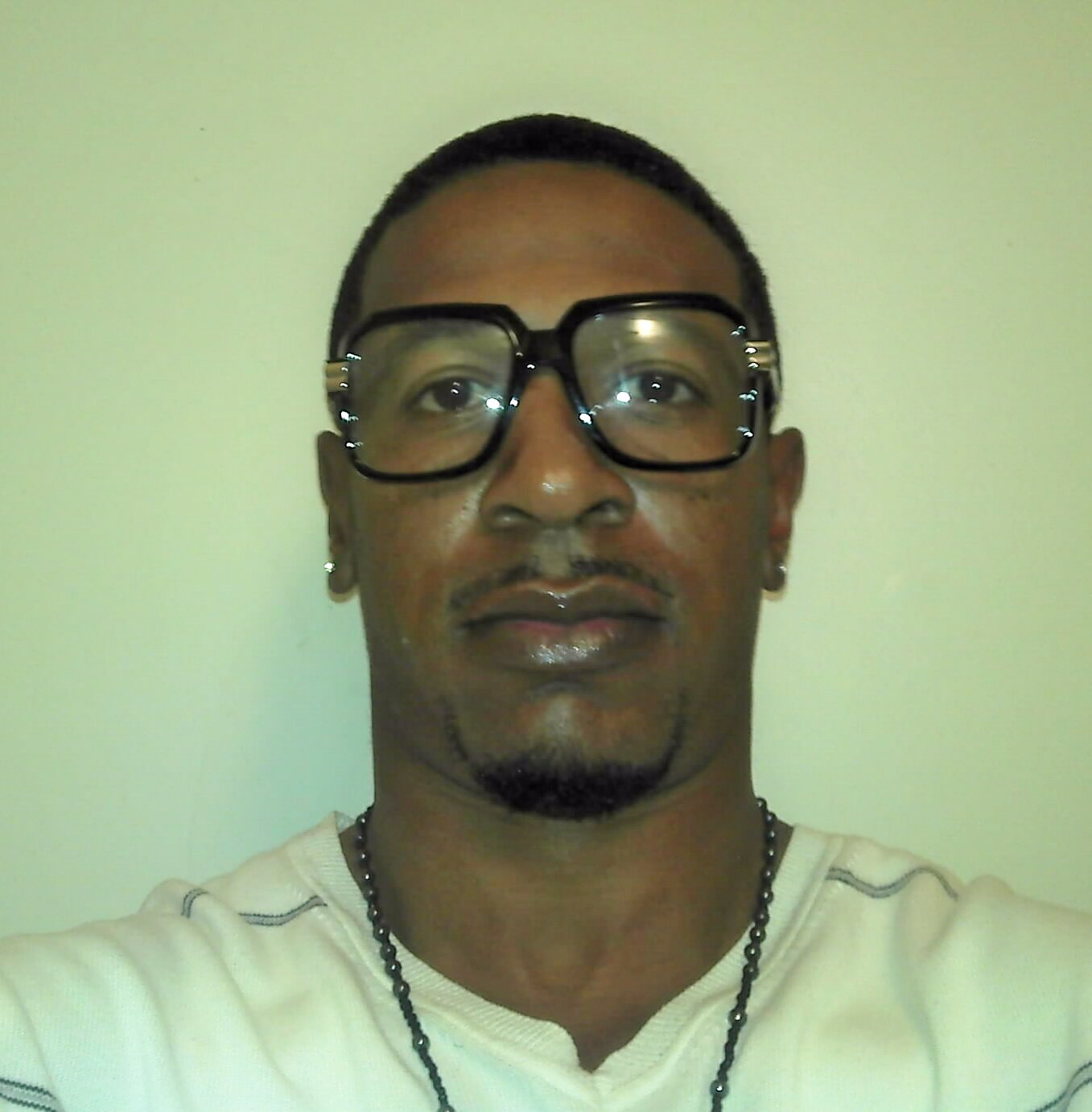 i'm cooler than a a.c. in the winter. laid back type of guy that loves to have fun and lives everyday like it's my last.