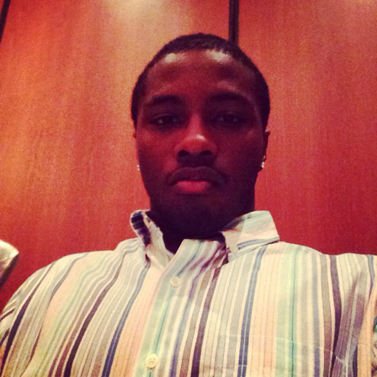 Im 22 a young good looking guy i think so have a lil girl i love so much eri'ana