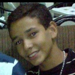 Sou uma pessoa alegre, extrovertida, sincera e que gosta de aventura, minha meta na minha vida é curtir d+, e poder dar um bom futuro para minha família !