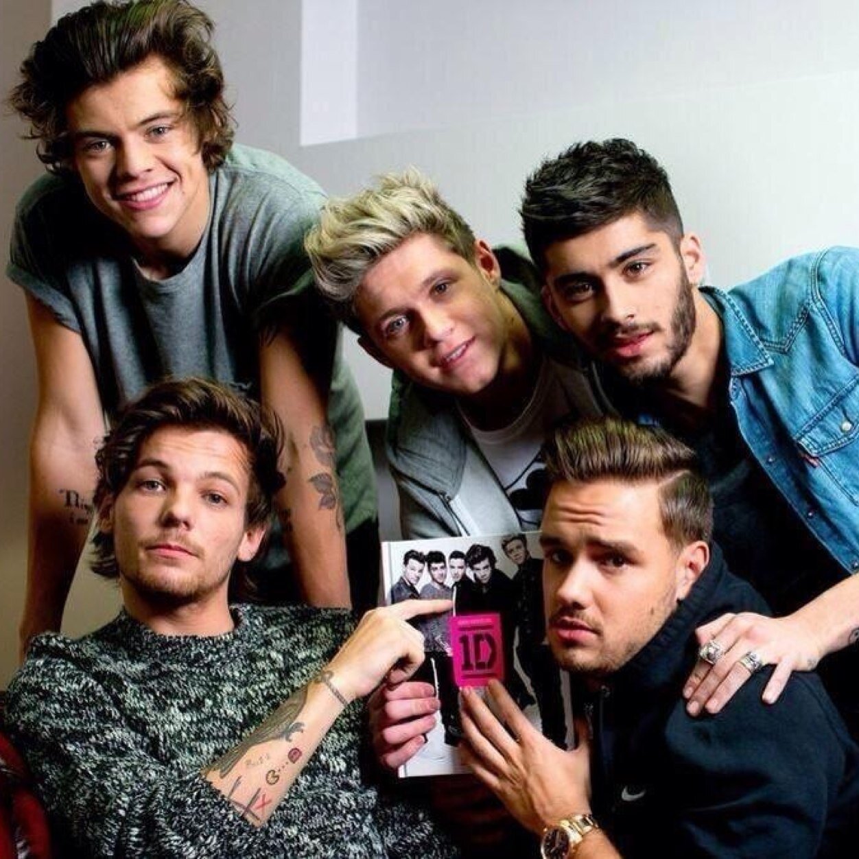 Please follow @thepizzaunicorn my other account! Not online much here!! So please follow my other account!!