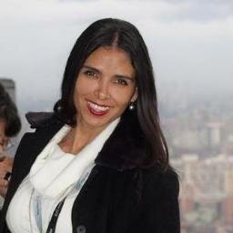 Periodista, inventiva, mujer impetuosa, madre por bendición y decisión. Aquí comparto mis pasiones.