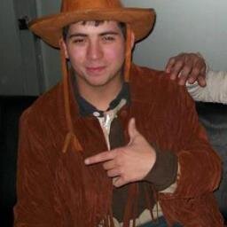hola como andan soy jose tengo 21 años trabajo en una estacion de servicio juego al futbol hincha de independiente soy de San Fco cordoba Argentina