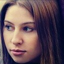 Мужчинам на заметку. У каждой женщины есть три слабых места - цветы, украшения и переносица.