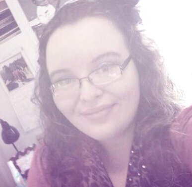 imjustadaughter's profile picture. I'm Leslie! Young Adult, Blogger, Graphic Designer, and Friend