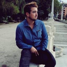 Ex alumno de Dominicos (criado por curas)
Estudiante de Nutrición no comas bollos
Nacido en A Coruña( lamashbonitahdeJalisia)
Proyecto: adegalzar a Falete