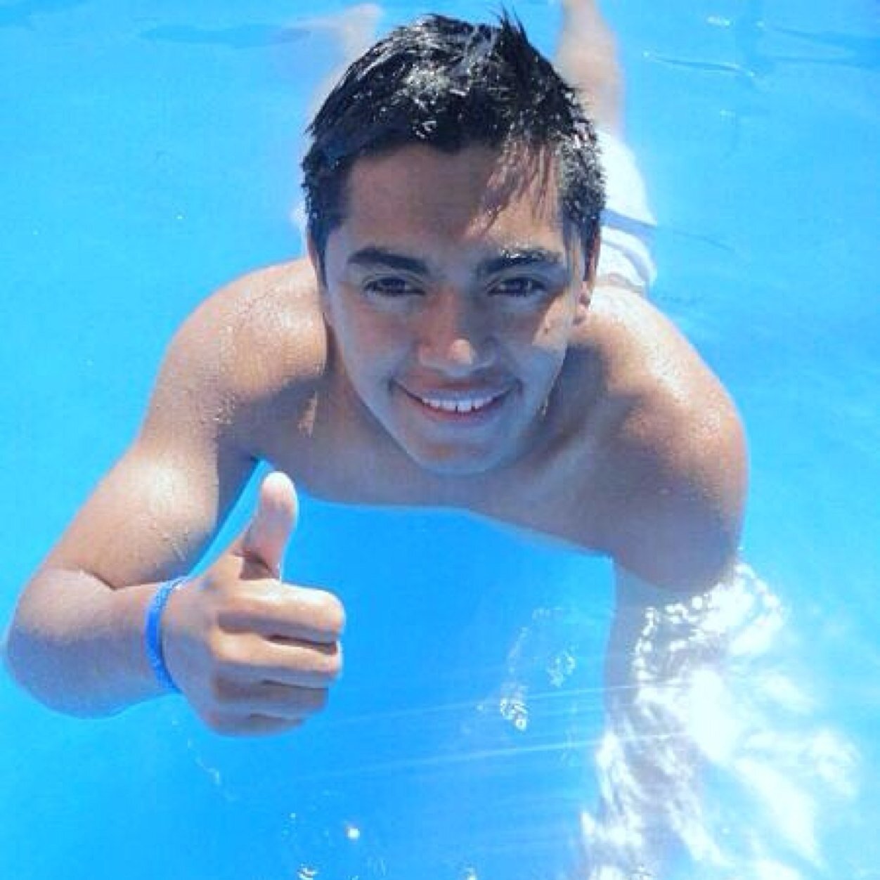 Soy incha de BOCA, buena honda y re chispa #lamusicamerepuede mi futuro oficio fuerza aérea. Me dedico a la natacion y me chupa un huevo que hablen de mi .FIN.