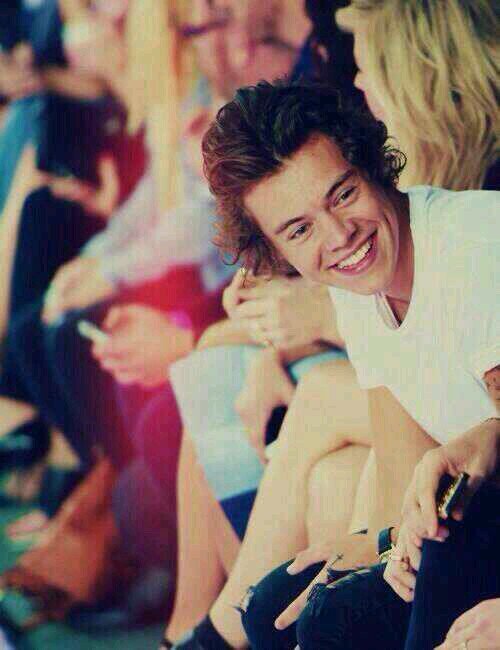 Can you please follow @LovingMyNialler and not this acc? :)