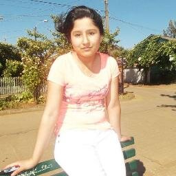 Hola, amo ver películas, leer, escuchar música (switchfoot) Y disfrutar de la vida   *Viviendo en el momento* .-.