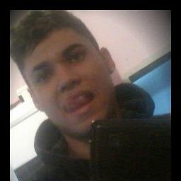 sou essa pessoa de hj, que é alegre &&' divertido, aquela pessoa conhecida pois aonde passo, sempre deixo alegria no ar ★Siga-me os bons !