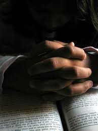 Porque Deus amou o mundo de tal maneira, que deu o seu filho unigênito para que todo aquele que nele crê não pereça, mas tenha a vida eterna. João 3:16
