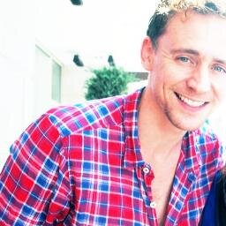 KEEP CALM AND LOVE TOM HIDDLESTON!  Hiddlestoner na área! Sigo de Volta!!!! I Love You @twhiddleston s2