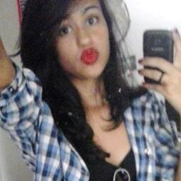 Pizza e açaí, dormir e sonhar, viver e se foder. Sagitariana, 16 years, Zebra ♥