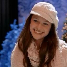 gabriellatena's profile picture. 