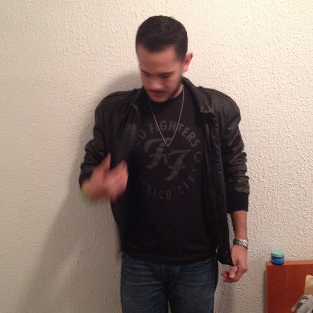 Hijo, Esposo, Padre, Amigo; no sere el mejor, pero cada dia busco serlo para los que me quieren.