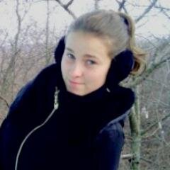 Не оглядывайся назад. Всё время иди вперёд. Люди, которые тебе действительно нужны, обязательно тебя догонят........