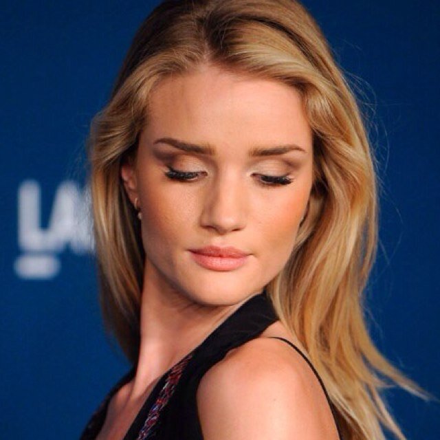 rosiebregjelove's profile picture. Rosie Huntington-Whiteley follows me.