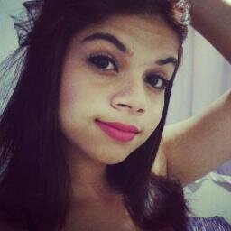 Não adianta ser bonita por fora se é feia por dentro, não adianta ser quente, e não pegar fogo, e não adianta ser mulher se não sabe se comportar como uma.