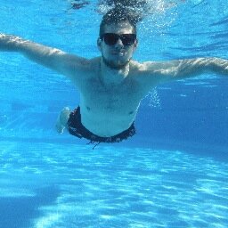 Un 29 de febrero nace el barullo, criticado en publico amado en secreto. Creador del pornsite Fresasconcrema.