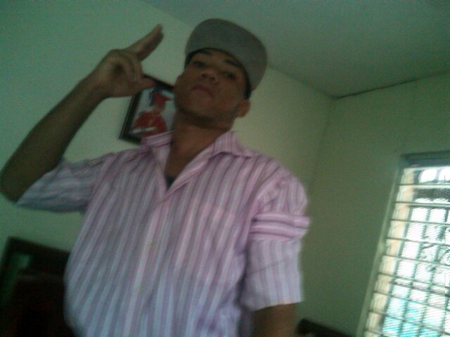 86,400 SeGundos Del Dia,,10,080 MiNutos De La Semana,,4 Semanas Del Mes,, 12 Meses Del año,, Lo ViviMos TraBajando Por El Rap,,Hasta ConvertirNos En El CanTaNte