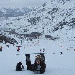 Enamorada de la montaña y los deportes de aventura...enamorada de la vida!! Monitora.  Boticaria. :)