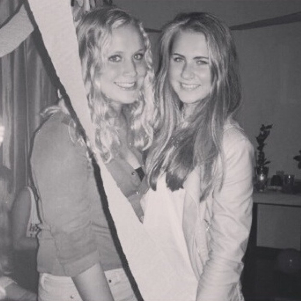 - Instagram: meikekappen