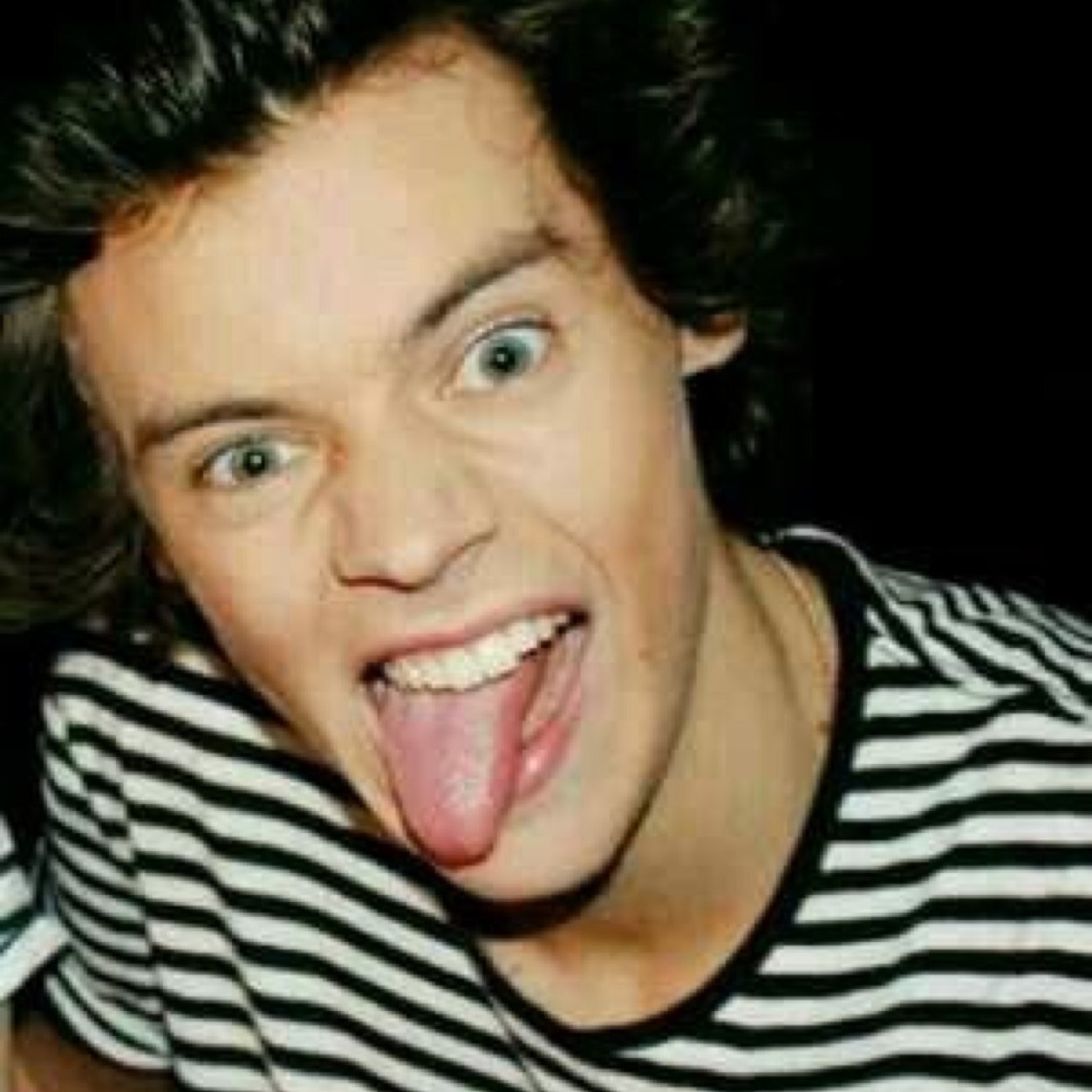 follow @thatsallthanks @thatsallthanks @thatsallthanks and ask her for a fb if you want one k ily babe shes a directioner no carrot go follow❤️❤️❤️