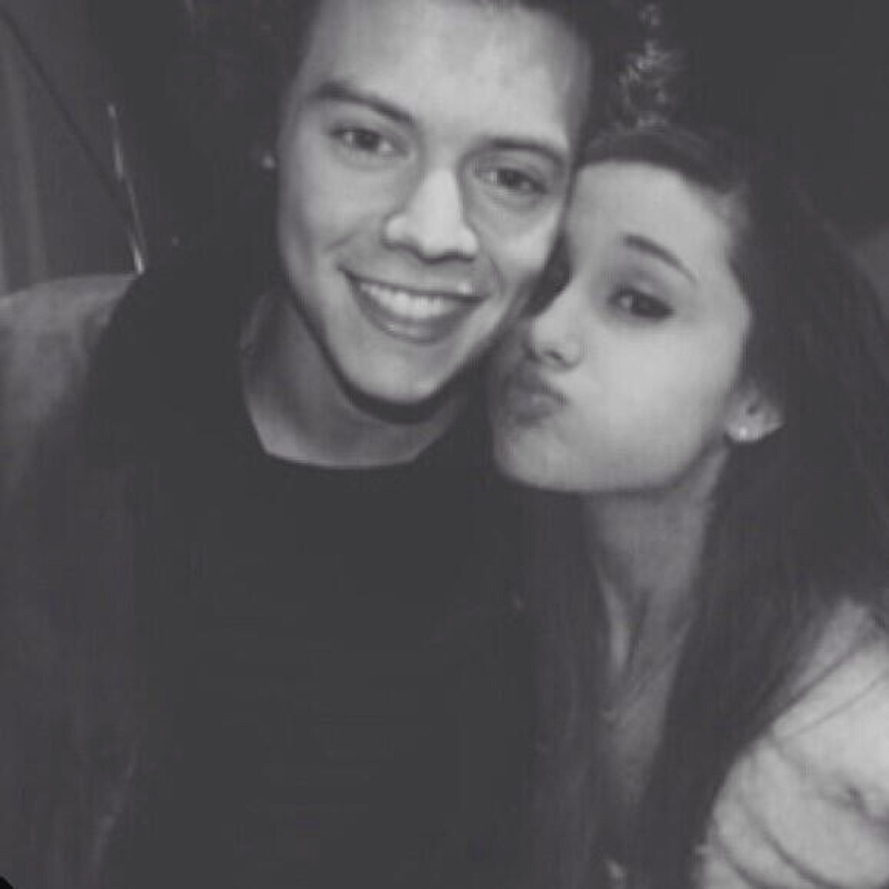 i ship Harry Styles and Ariana Grande...Hariana is real...get over it !
                     #Hariana