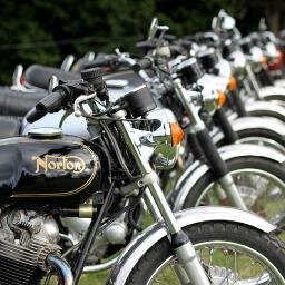 Flatout Riding Classic Motorcycle Tours NZ, 1975 Norton Commando's here ready for you to ride. #nortoncommando #manxnorton