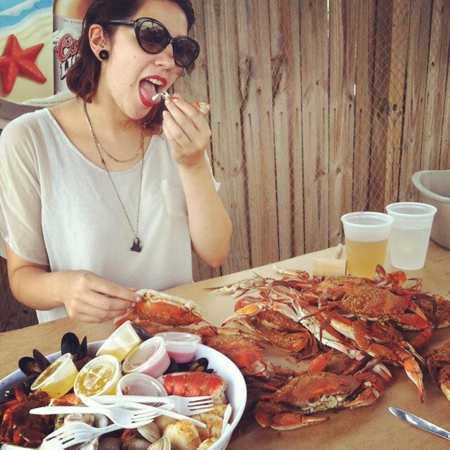 AlyssaKovin's profile picture. I eat stale movie theater popcorn and collect haunted paintings. Resident VA bartender. (she/her)