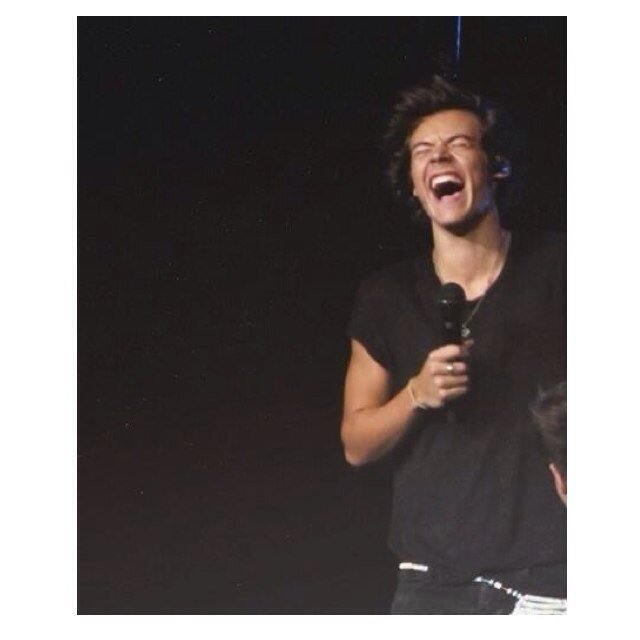 can you pleeeeease follow @mysaviorharry since i gave you a free follow:)