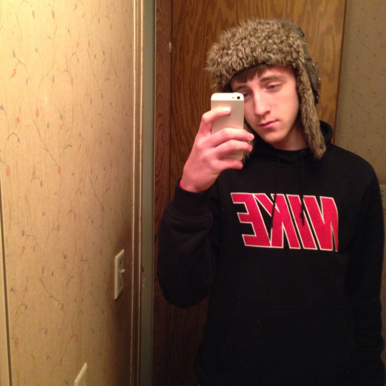 Im a cool ass white dude follow me and ill follow back camden ark till i die