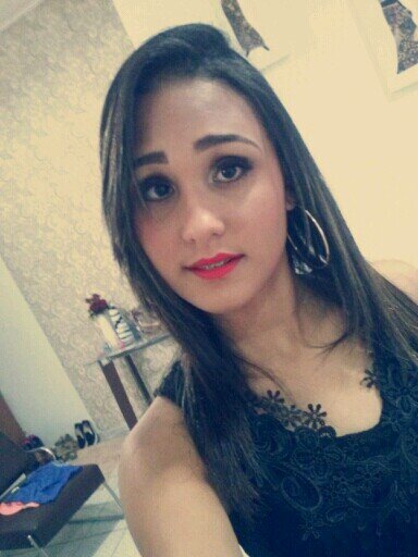 Mas ela é toda toda. Ela é toda toda, toda top, toda linda leve e solta