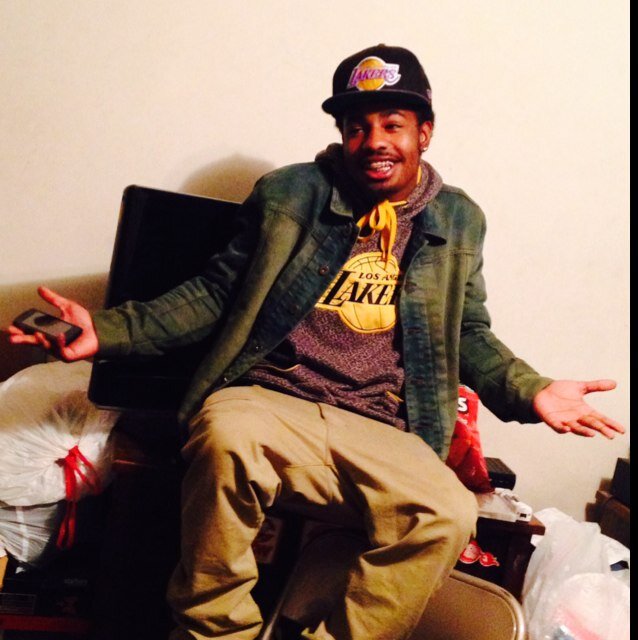 Trapping out the bando, balla nigga & i aint even sign no contract .