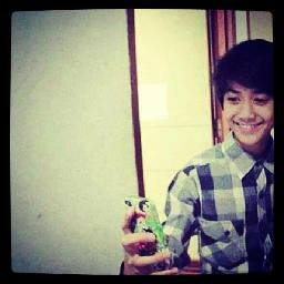 Tetap tersenyum :) walauw hati menangis :'(