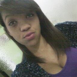 Feliz sempre, brincalhona na hra certa rs' , chata o minimo, LINDA sempre ( sqñ ).. Tímida só no começo u.u ' Meiga e abusada ♪' #TaPareeei :))