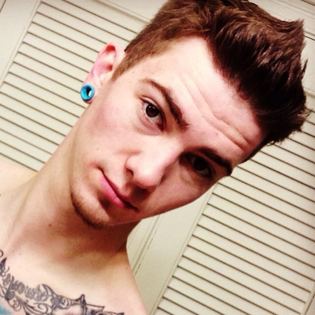 23 years old, tattoo artist/graphic designer,MMMP,disc golf