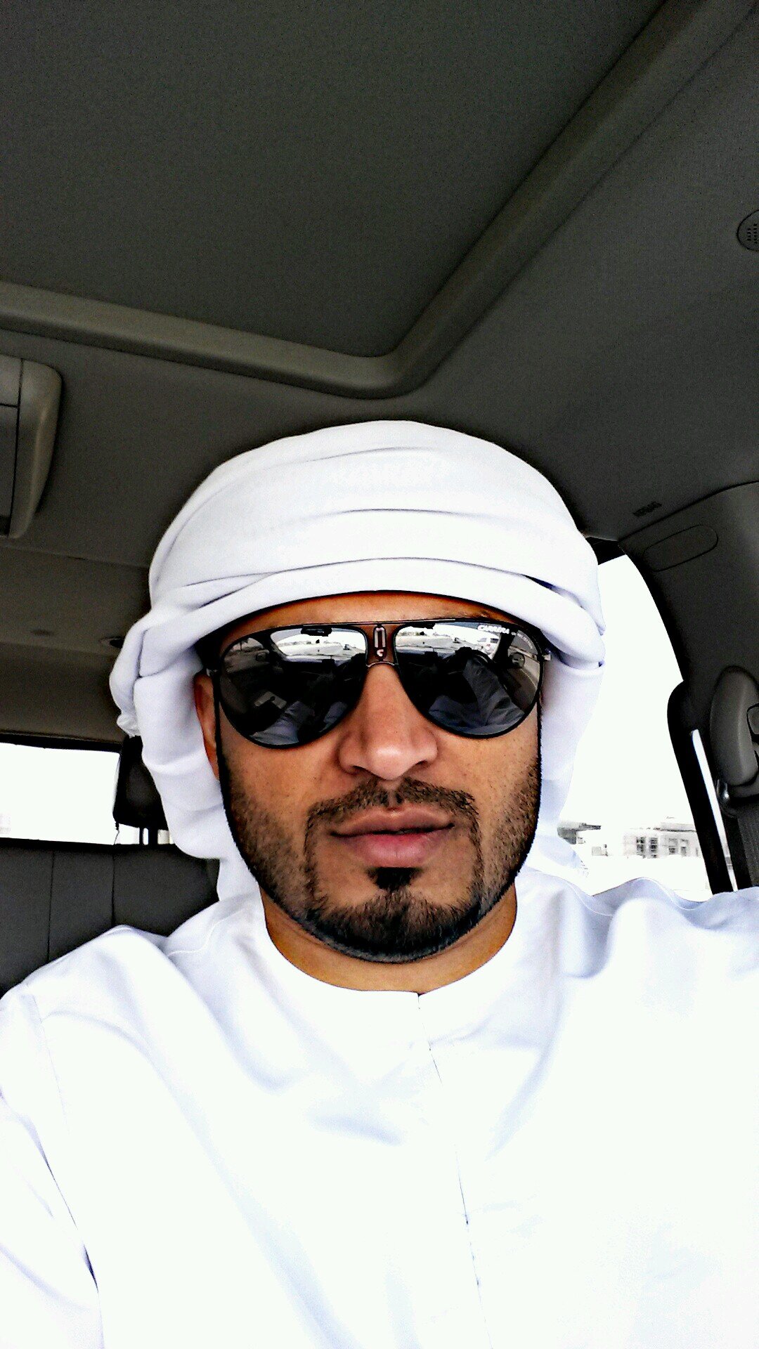 ‏‏خير الأصحاب إذا ضحكت لك الدنيا, لم يحسدك! وإذا عبست لك الدنيا ,لم يتركك
