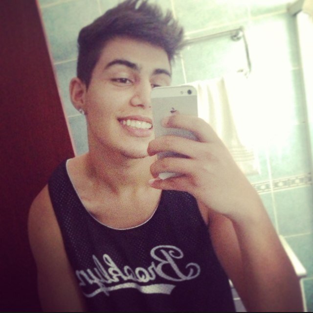 Você sabe meu nome, meu estilo, por onde ando, mas não pode me julgar por isso, você ainda não me conhece!' - mauricio sá