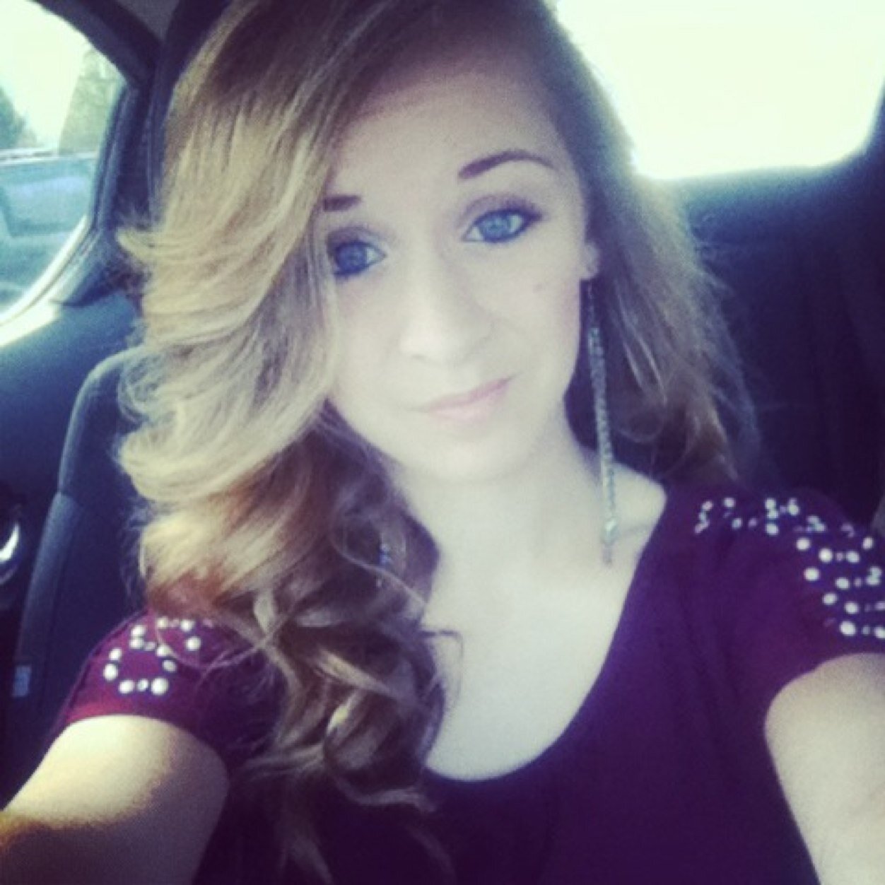 Aye (; I'm short blonde hair and blue eyes. I'm really funny. Fun to hang around. I love to go shopping and ect. @SOCCER_BMC_UGA=BFF Wanna know more? Ask me.