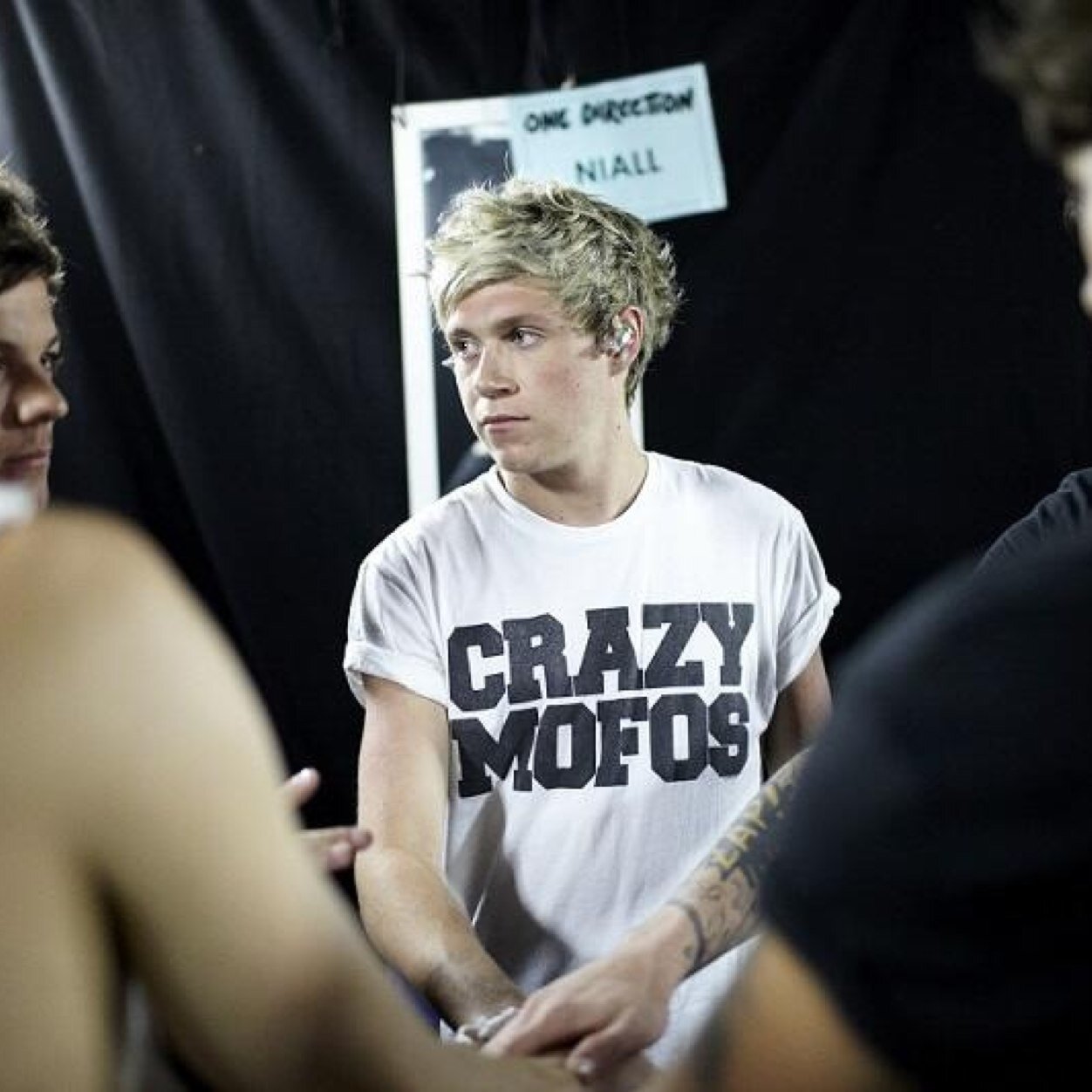 FREE FOLLOW. DNT FOLLOW THIS ACCOUNT, FOLLOW @unexceptioniall. SHE'LL FOLLOW YOU BACK!