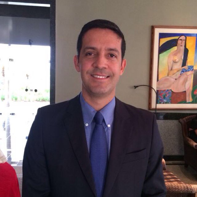 Advogado especialista em Direito Privado e Professor Universitário. Sócio do Lucio Teixeira dos Santos Advogados. Mestrando em Administração pela UnP