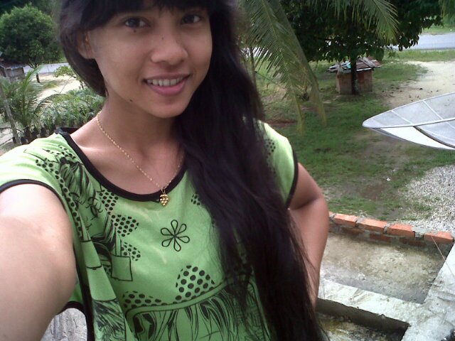 ♥ Allah, ♥ Muhammad SAW,♥ Bapak ibuk, ♥ keluarga
Nama lengkap: siti hotijah. Ttl: duri,01agus92.
suka yang simple,  gak  ribet