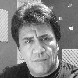 Músico. Productor musical. Técnico de grabación. Guitarrista en NEXUS
